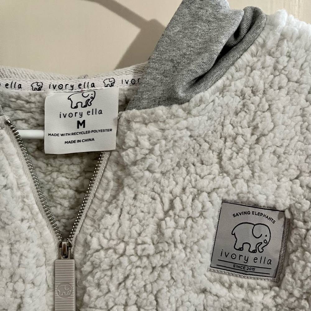 Ivory Ella Sherpa with hood, size medium. - Picture 2 of 3